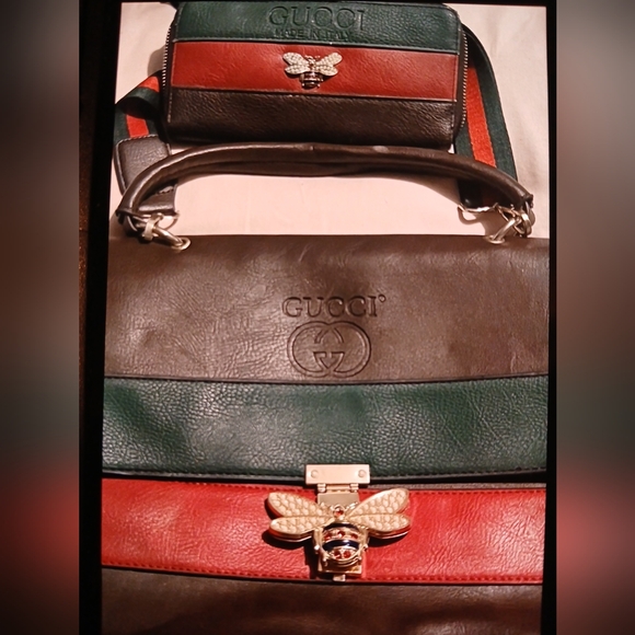 Gucci Red and Green Leather Shoulder Bag - Picture 1 of 6